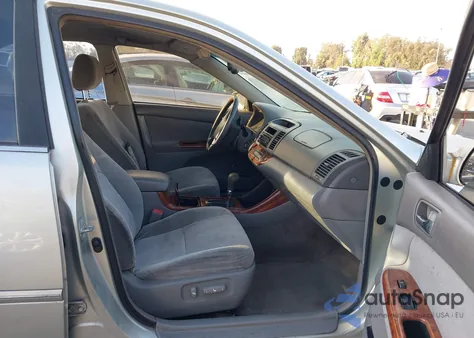 2004 Toyota Camry Xle z USA, uszkodzony, nr VIN JTDBE32K440263589